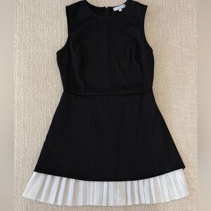 RIHOAS Black Sleeveless Dress with White Pleated Hem